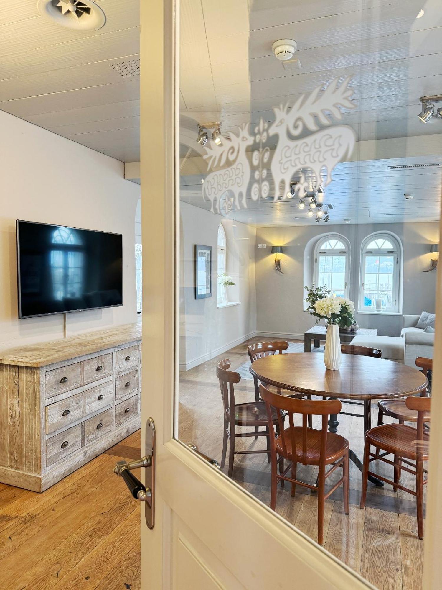 Hotel Hirschen Am See ไมเลน ภายนอก รูปภาพ